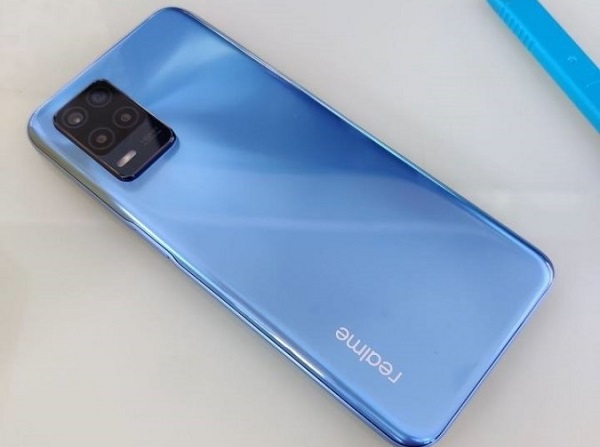 spesifikasi realme V13 