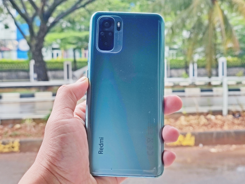 review Xiaomi Redmi Note 10, Super AMOLED dan stereo