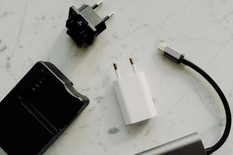 Apple: iPhone tanpa charger menghemat 861.000 ton logam