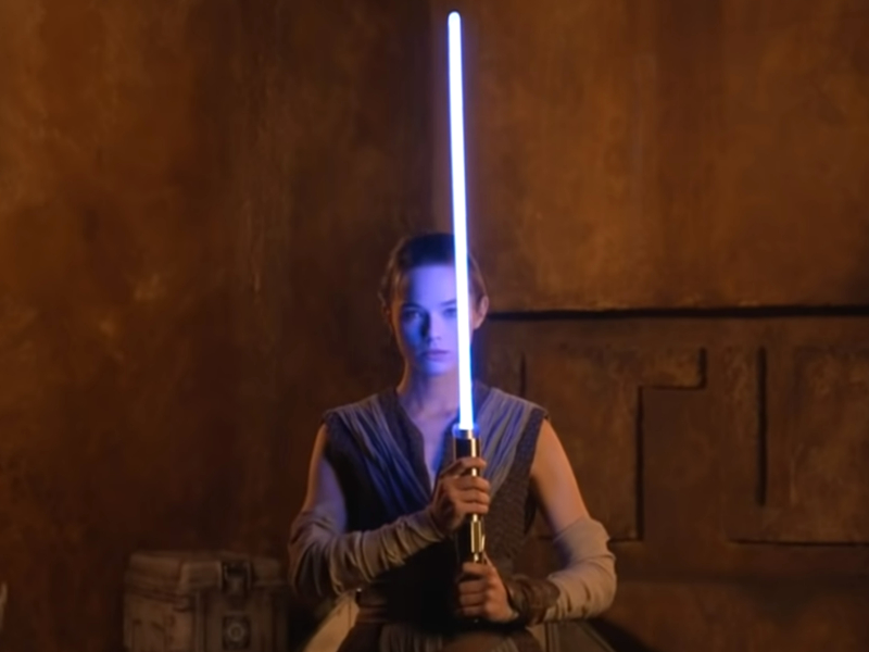 Disney pamerkan lightsaber dari Star Wars