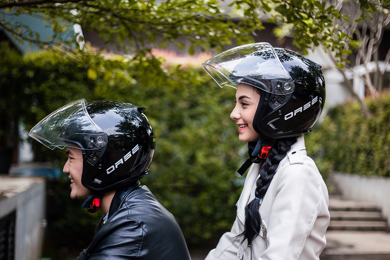 Oase rilis helm dengan kelengkapan Bluetooth dan speaker