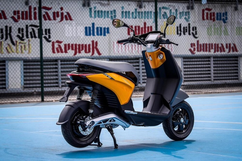 Skuter listrik Piaggio bisa tempuh jarak 100 km