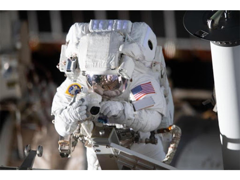 Tide dan NASA kembangkan deterjen khusus pakaian astronot