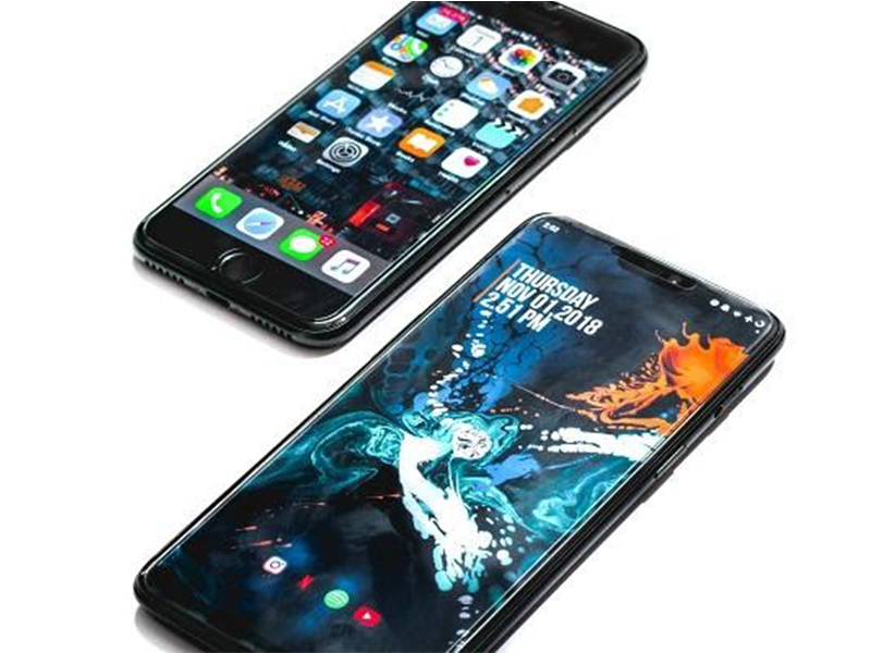 dominasi aplikasi bawaan Apple dan Google cukup tinggi