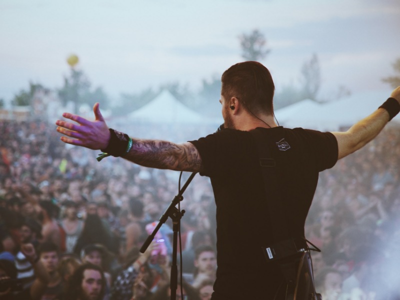 Caption Instagram saat kangen pergi ke konser