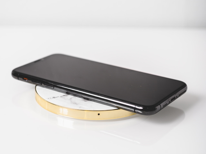 OPPO punya paten isi ulang nirkabel mirip Apple MagSafe