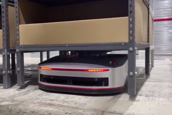 Robot AGV yang ada di warehouse JD.com