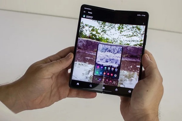 Cara atur rasio aplikasi di layar Galaxy Z Fold3