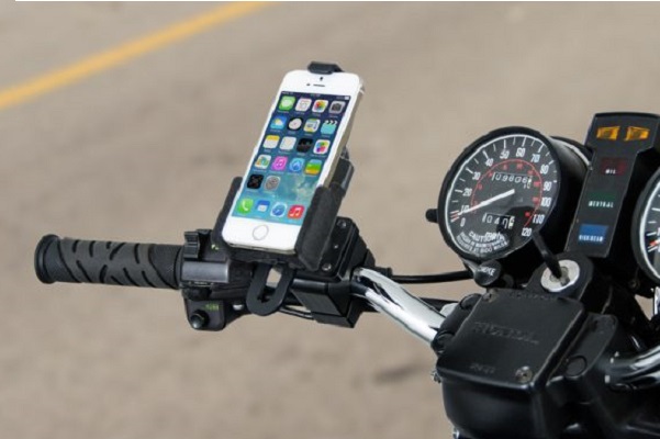 Buat kamera rusak, ini akibatnya simpan iPhone di atas motor