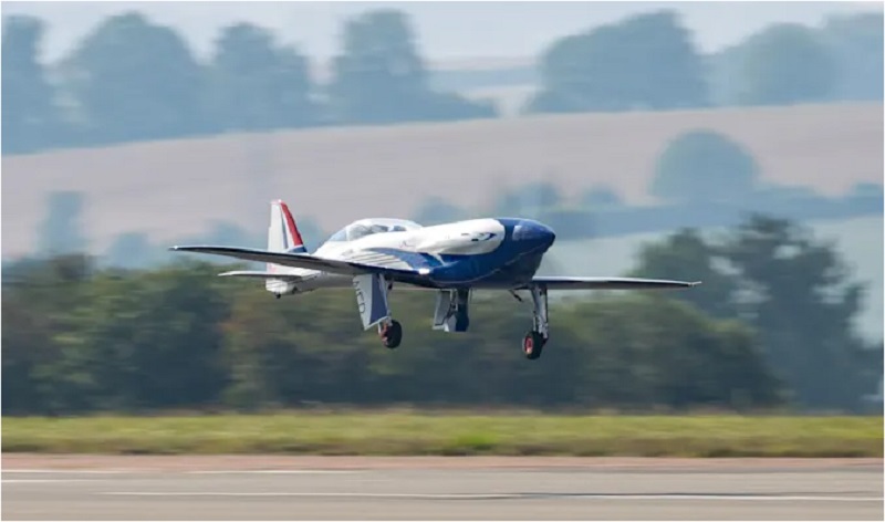 Rolls-Royce berhasil uji coba pesawat listrik perdananya