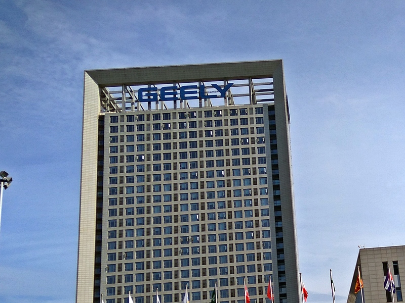 Produsen mobil Geely akan buat smartphone