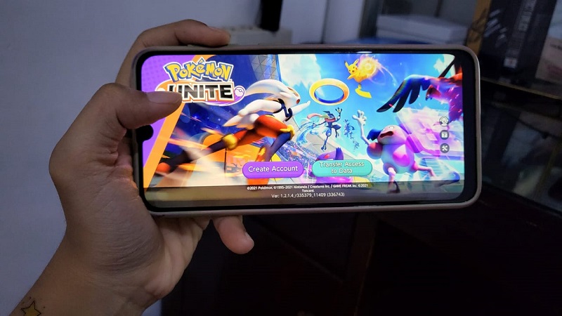Cara gunakan obrolan audio di Pokémon Unite Android   