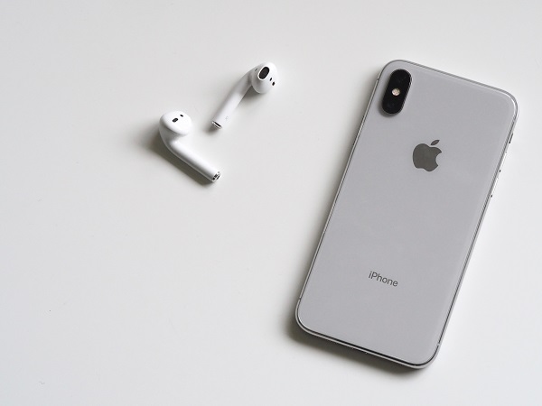 Pembaruan firmware AirPods dukung Find My Apple