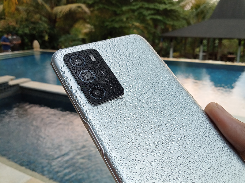 IPX4 tahan air tapi tidak untuk direndam