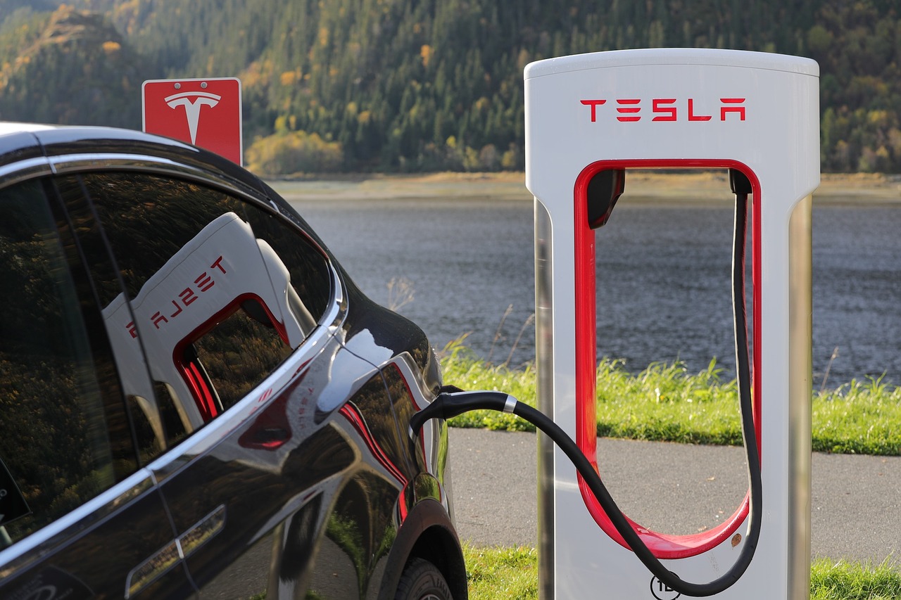 Tesla buka jaringan Supercharger untuk mobil listrik lain