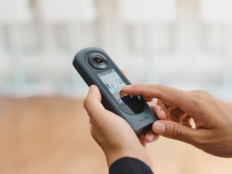 Ricoh Theta X 360 hadir dengan layar sentuh 2,5 inci