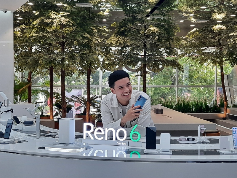 OPPO resmi buka experience store pertama di Bandung