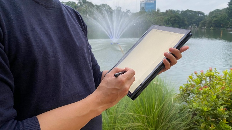 Sharp hadirkan laptop teringan di dunia ke Indonesia