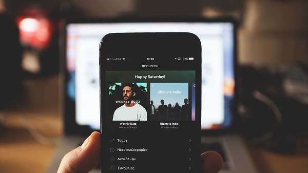 Cara blokir akun pengguna lain di Spotify