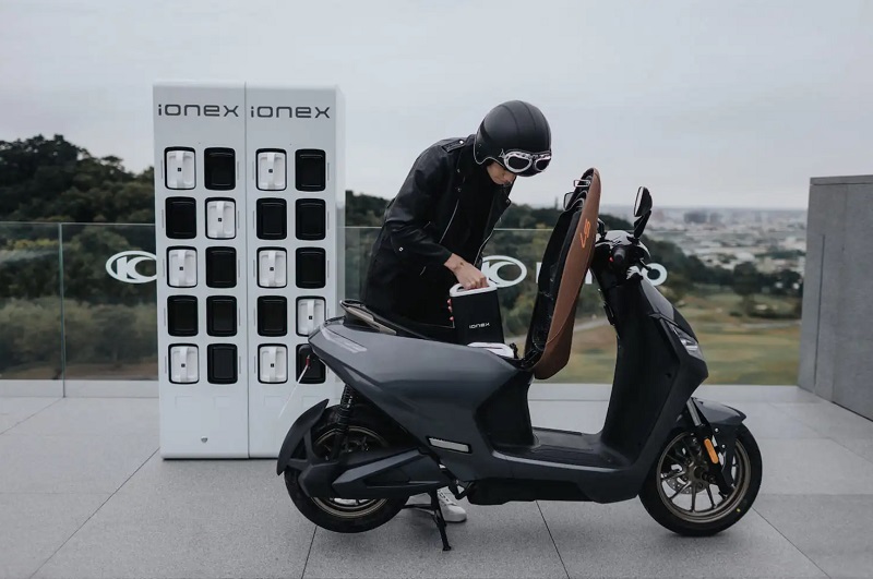 Kymco hadirkan skuter listrik dengan fitur battery swapping 