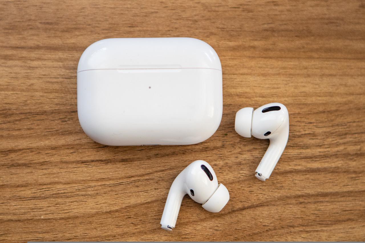 Apple AirPods Pro 2 punya bentuk sama dari AirPods Pro awal