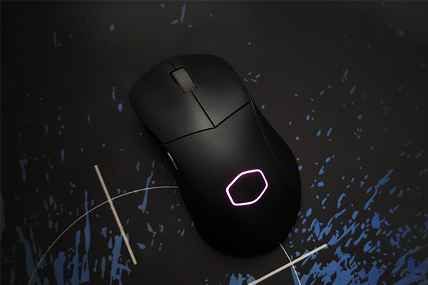 Cooler Master MM731, ringan dan sat set