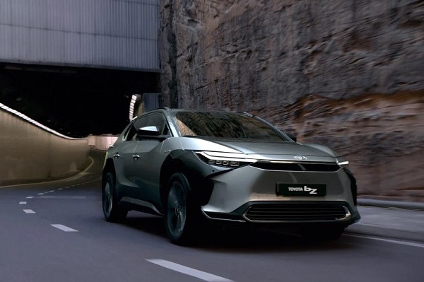 Toyota tarik mobil listrik pertamanya terkait keamanan