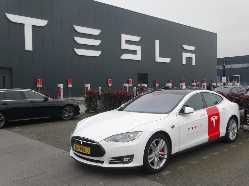 Samsung diprediksi bakal jadi pemasok modul kamera Tesla