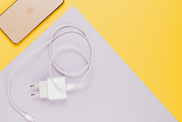 3 Alasan pengisian daya iPhone melambat