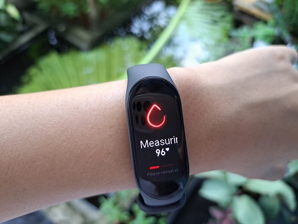 Cara ukur saturasi oksigen dalam darah pakai smartband 