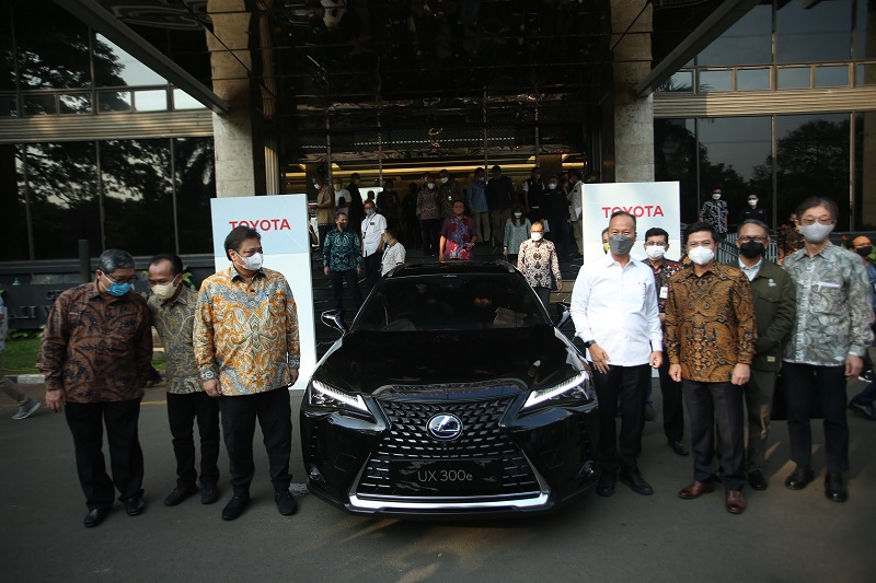 Mobil listrik Lexus UX300e hadir untuk dukung mobilitas G20