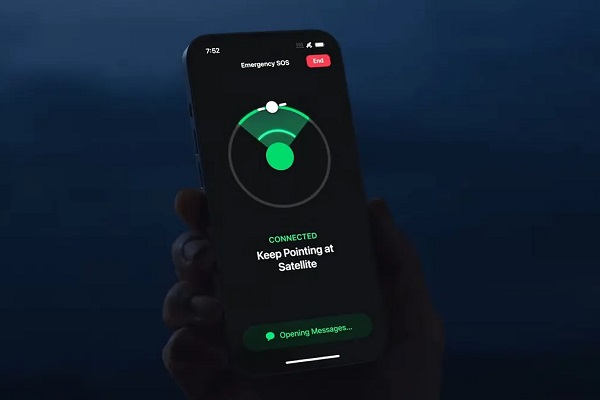 Cara hubungkan iPhone 14 dengan koneksi satelit