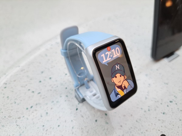 OPPO Band2 hadir dengan layar lebih luas