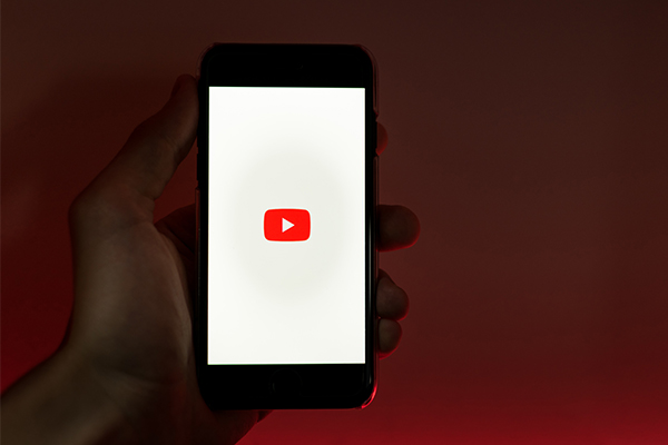 YouTube hadirkan tema gelap dan ambient mode