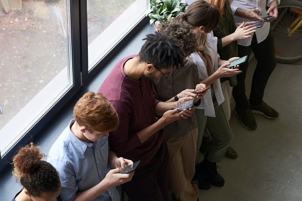 Pengiriman ponsel di Indonesia melemah