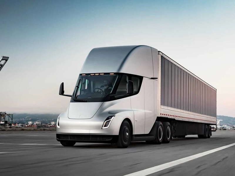 Tesla kirimkan truk listrik Semi perdananya