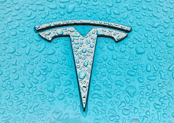 Tesla akan PHK karyawan pada kuartal pertama 2023