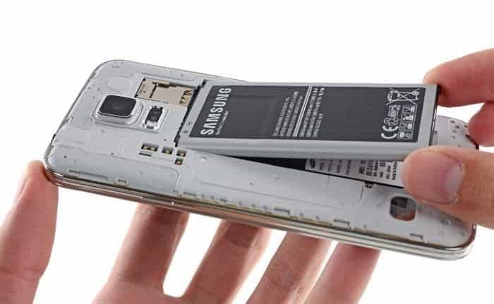 Uni Eropa inginkan baterai ponsel bisa dilepas lagi