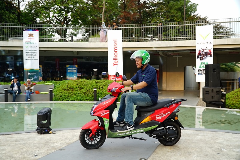 Telkomsel hadirkan program bundling motor listrik Volta