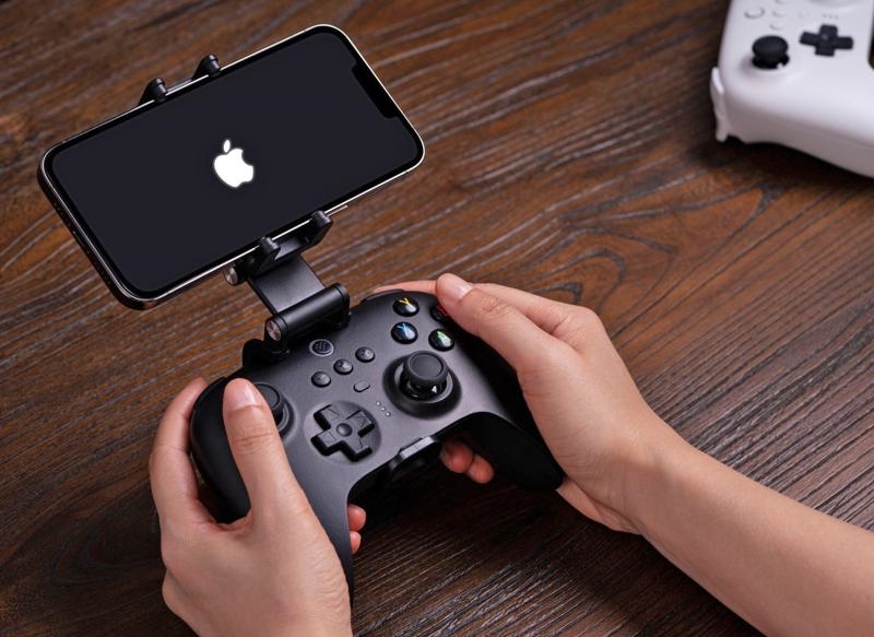 Kontroler 8BitDo kini bisa digunakan di perangkat Apple