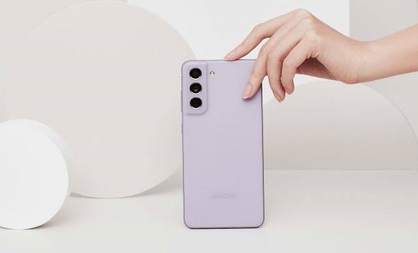 Ponsel Samsung pertama yang dapat Android 14