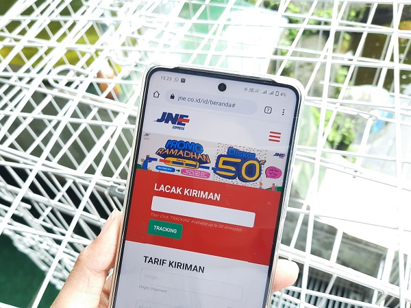 Inovasi JNE bangkitkan UMKM lewat fitur Lacak Pengiriman