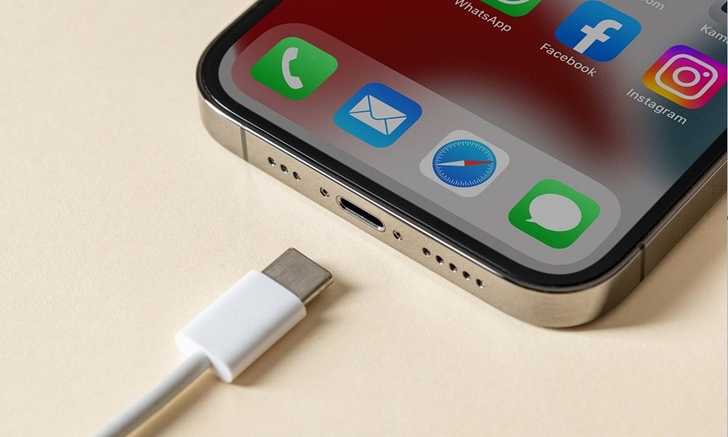 Uni Eropa ingatkan Apple tidak batasi  kabel USB-C iPhone