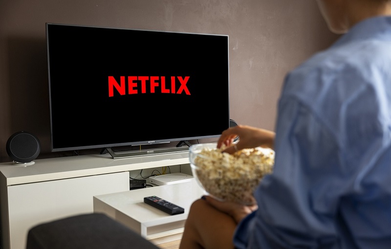 Netflix kenakan biaya untuk pengguna yang berbagi akun