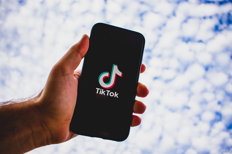 TikTok uji coba chatbot AI untuk cari konten