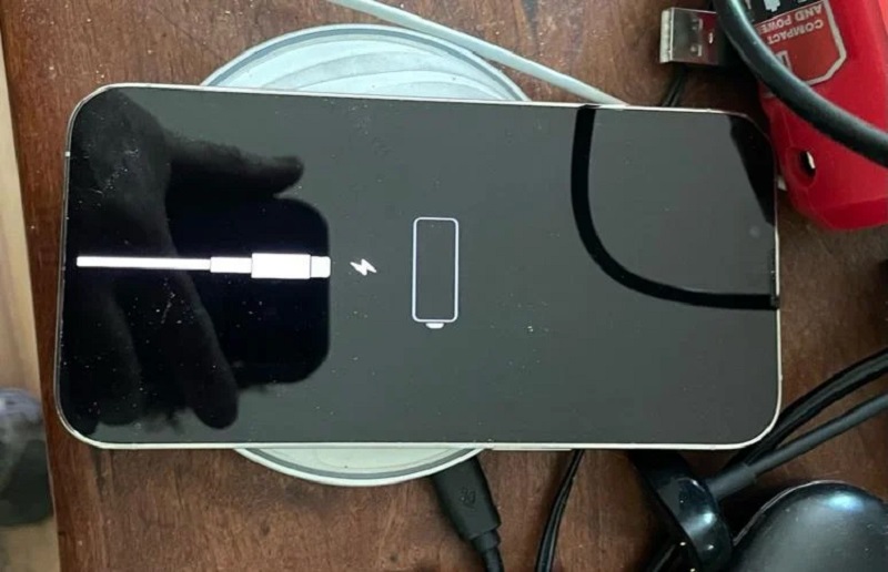 iPhone masih berfungsi meski tenggelam setahun