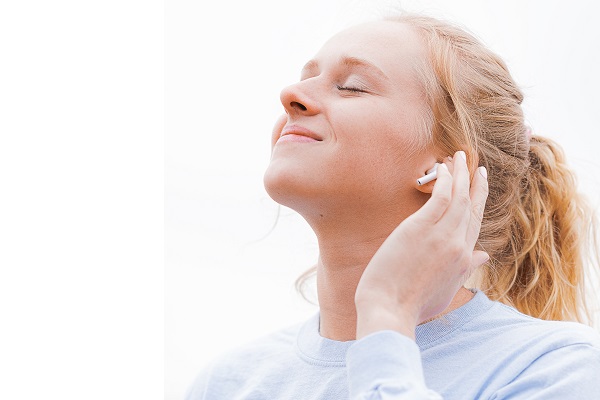 Fitur baru AirPods bisa tes pendengaran & suhu tubuh