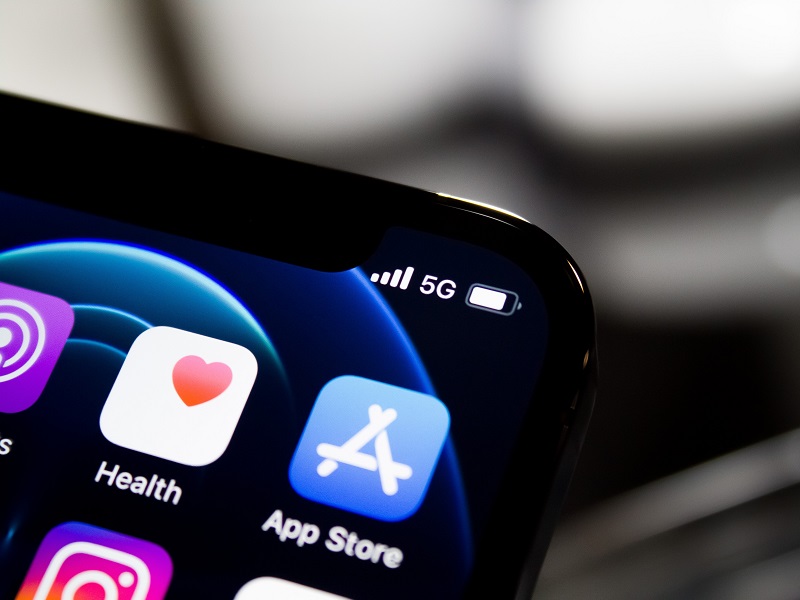 Elon Musk desak Apple potong biaya App Store