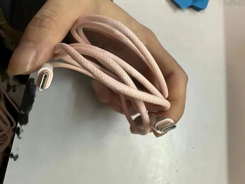 Kabel USB tipe-C iPhone 15 tersedia dalam berbagai warna