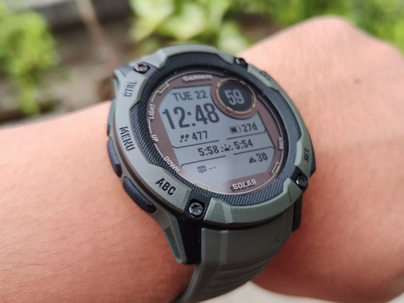 Garmin Instinct 2X Solar, jam pintar yang bisa isi daya lewat cahaya